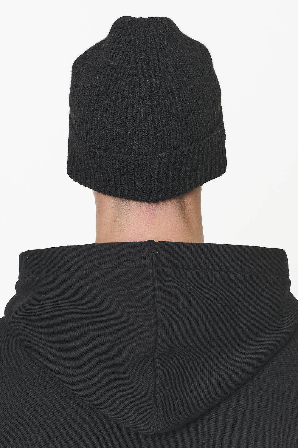 Pegador Zupra Beanie Onyx Black Seitenansicht aus der Built to Last Kollektion für Herren