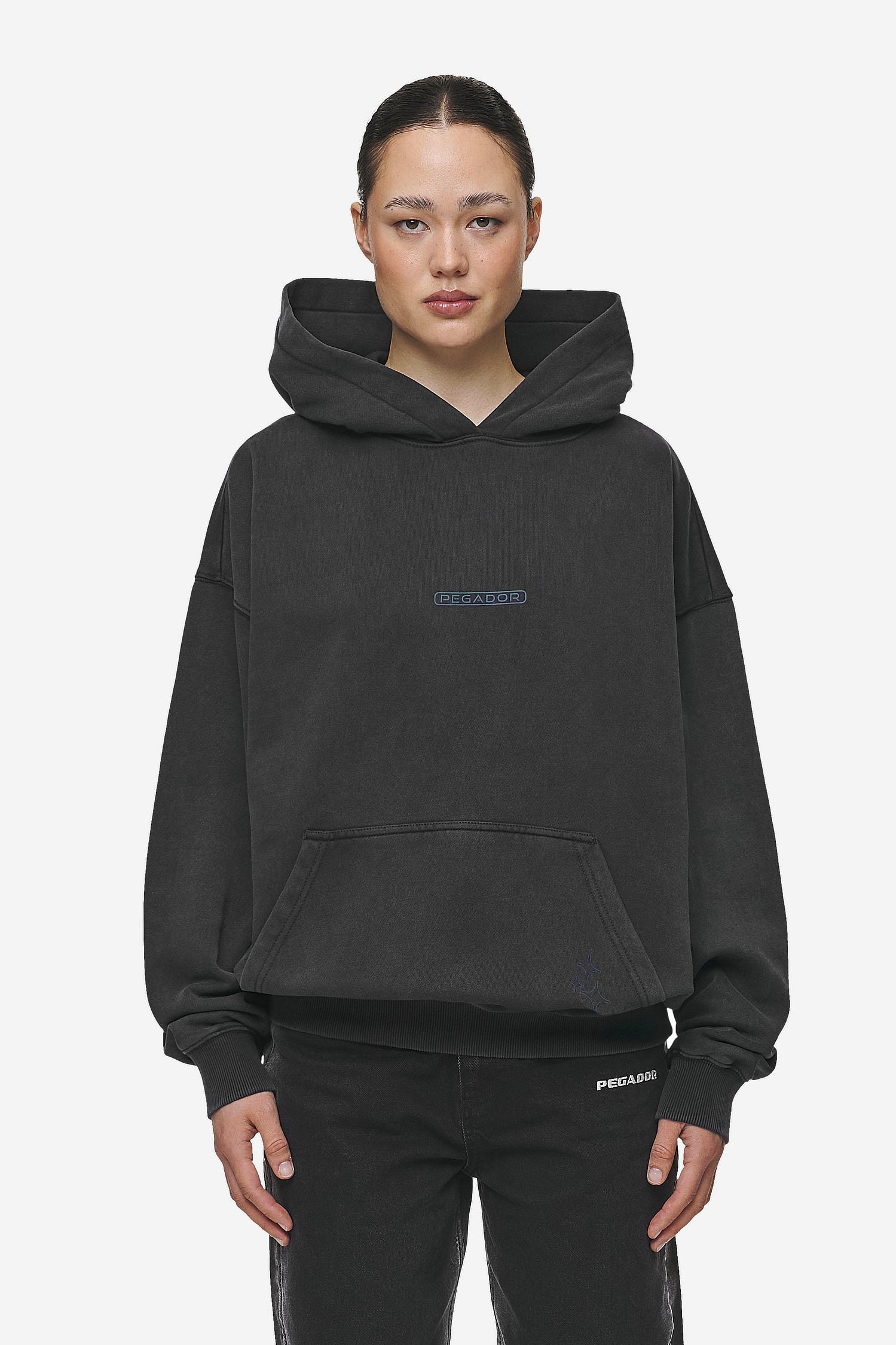 Pegador Thea Oversized Hoodie Vintage Black Seitenansicht aus der Most Alive Kollektion für DaHerren