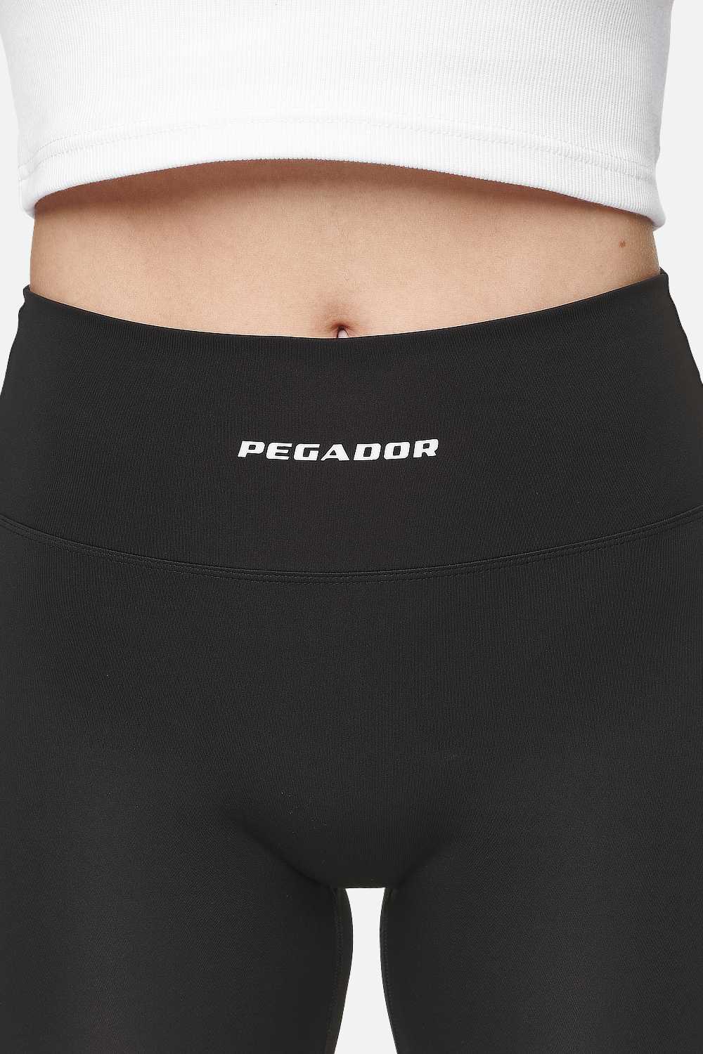 Pegador Jerona Biker Shorts Black Detailshot aus der Never Too Late Kollektion für DaHerren
