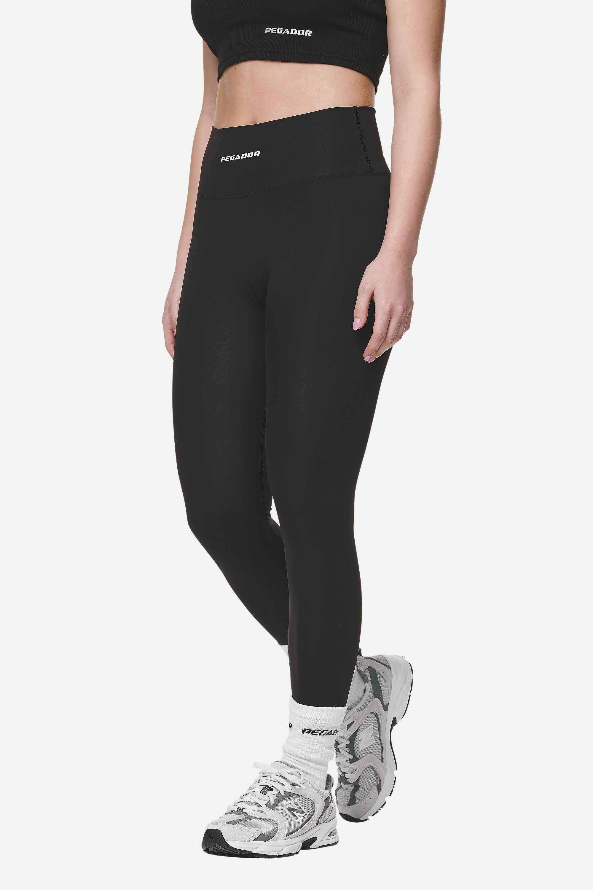 Pegador Kilgra Leggings Black Seitenansicht aus der Never Too Late Kollektion für DaHerren
