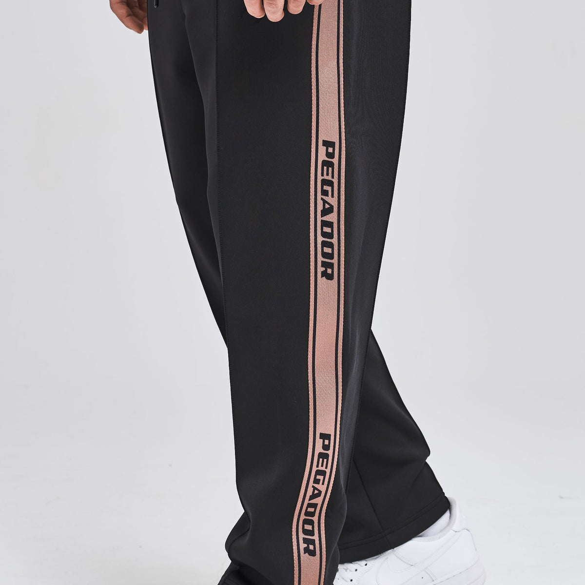 Pegador Bonac Baggy Track Pants Black Calças de Treino online at