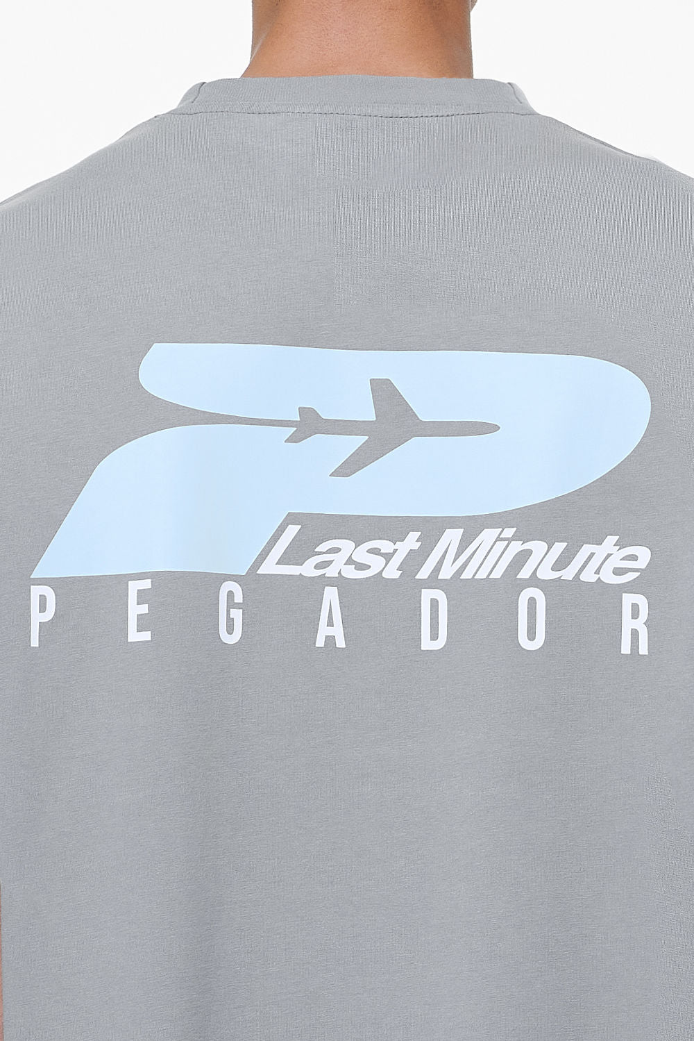 Pegador Pearce Boxy Tee Heavy Washed Cool Grey Detailshot aus der Last Minute Kollektion für Herren