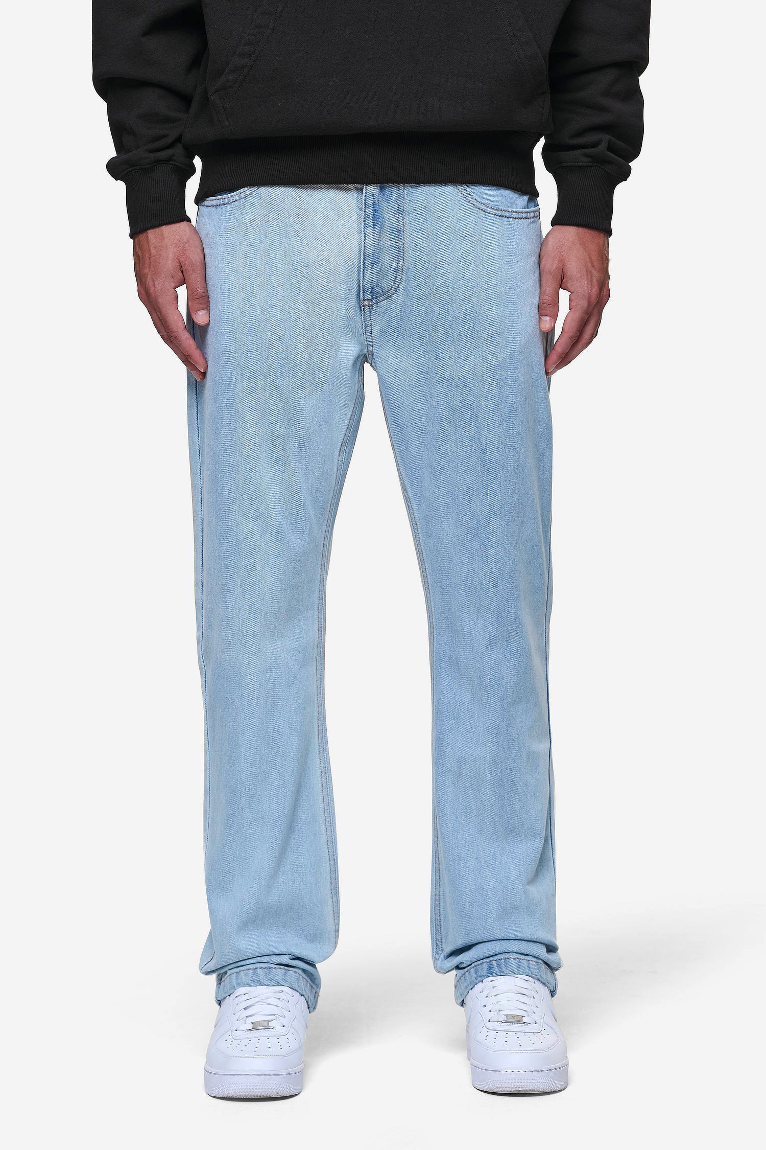 Pegador Baures Straight Jeans Washed Light Blue Hauptansicht aus der PEGADOR® Jeans Kollektion für Herren