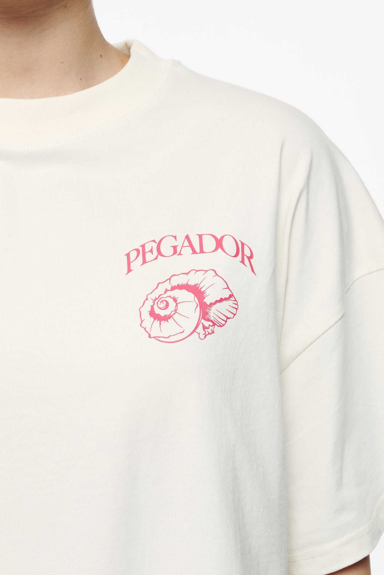 Pegador Metra Heavy Oversized Tee Vintage Washed Unbleached Detailshot aus der Finer Things Kollektion für DaHerren