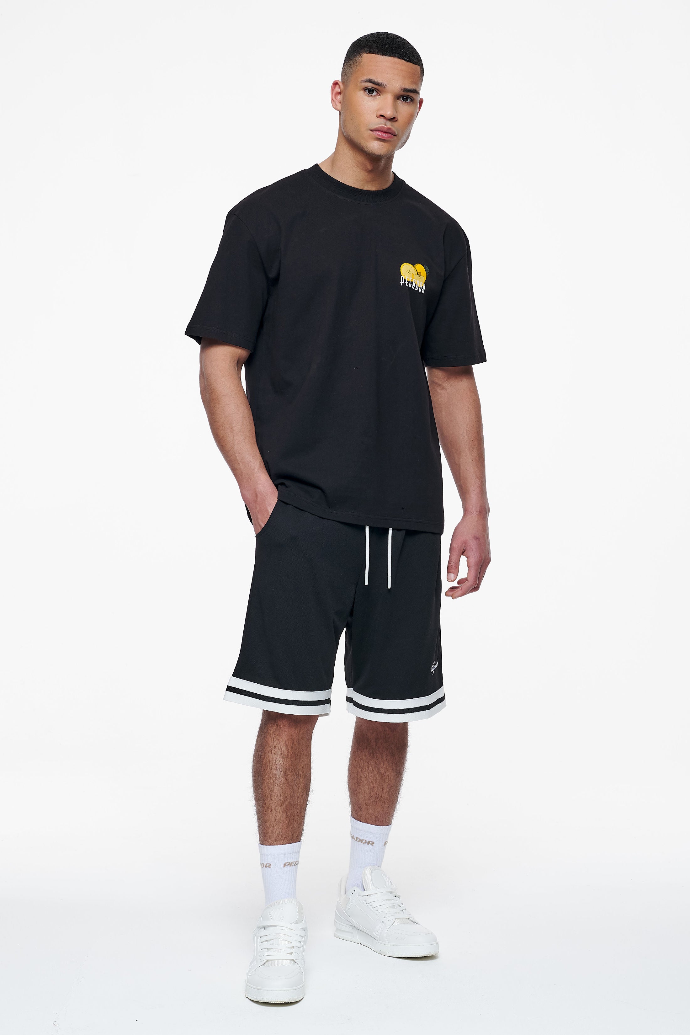 Pegador Plaxton Oversized Tee Black Ganzkörper Bild aus der Finer Things Kollektion für Herren