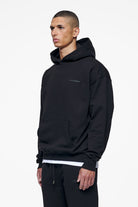 Pegador Logo Oversized Hoodie Black Gum Seitenansicht aus der Finer Things Kollektion für Herren