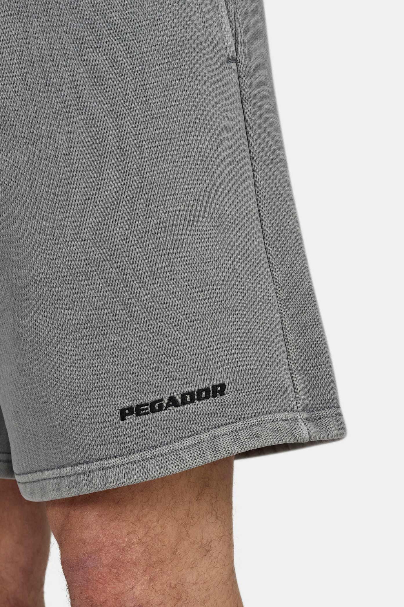 LÝFT LOGO VINTAGE SWEAT SHORTS D.GREY Logo Heavy Sweat Shorts Vintage Grey – PEGADOR®