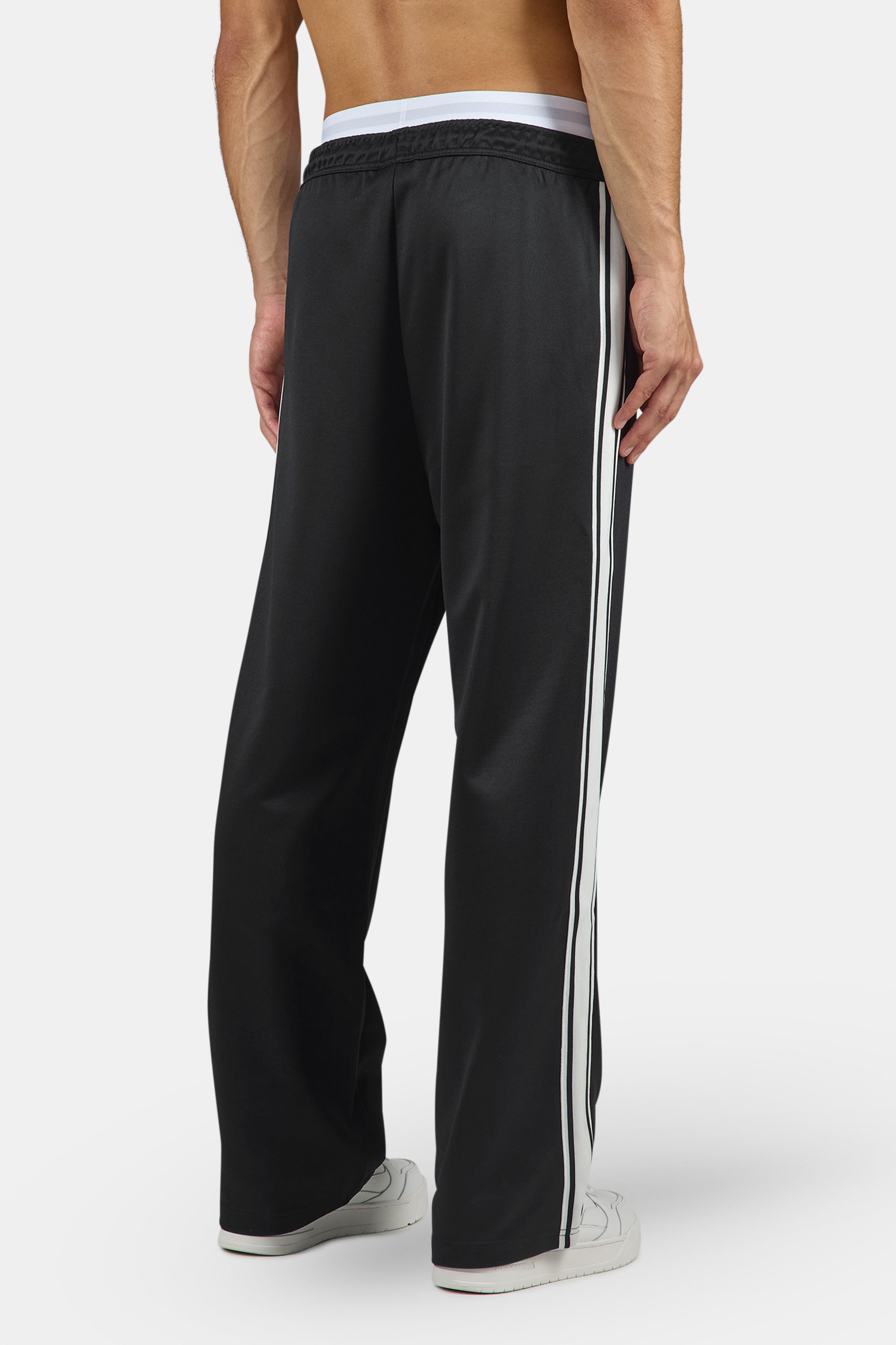 V-FORM WIDE TRACK PANTS - BLACK　Mサイズ Viro Wide Track Pants Black – PEGADOR®