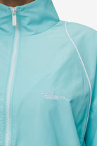 Pegador Lincoln Boxy Track Jacket Sky Blue Detailshot aus der High summer Kollektion für DaHerren