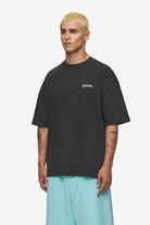 Pegador Patino Oversized Tee Vintage Black Gegenansicht aus der High summer Kollektion für Herren