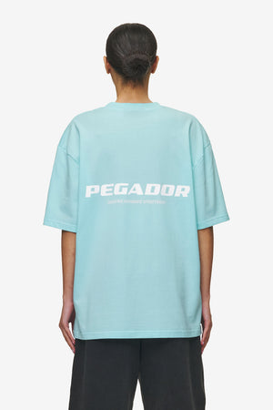 Pegador Colne Logo Oversized Tee Washed Sky Blue White Hauptansicht aus der High summer Kollektion für DaHerren