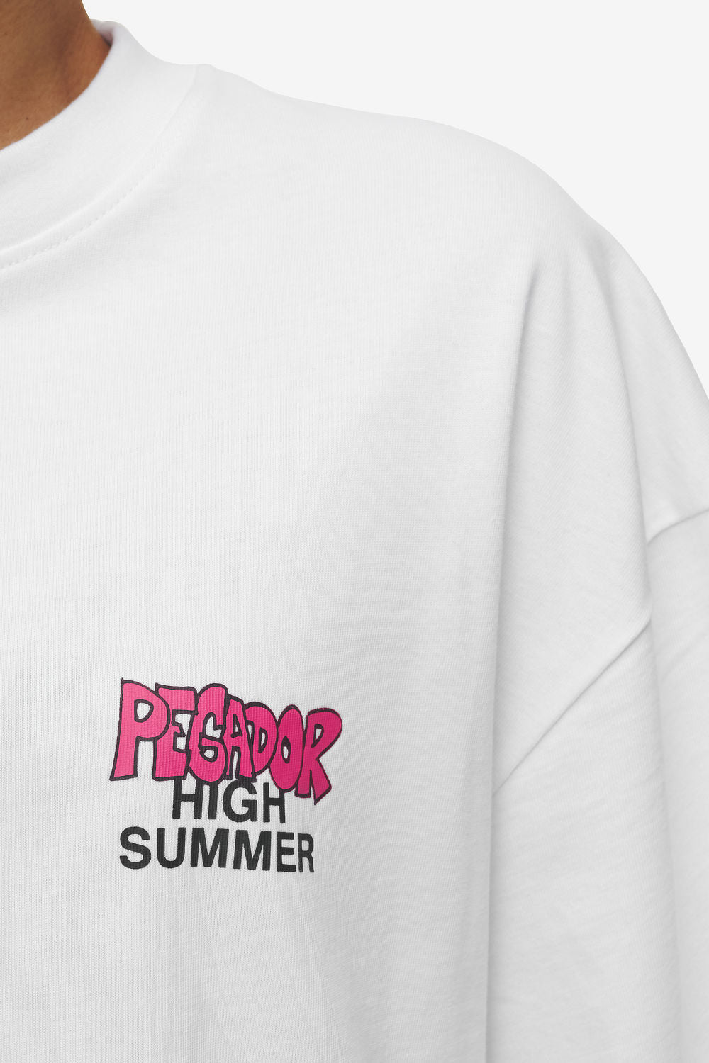 Pegador Farrar Boxy Tee White Detailshot aus der High summer Kollektion für DaHerren