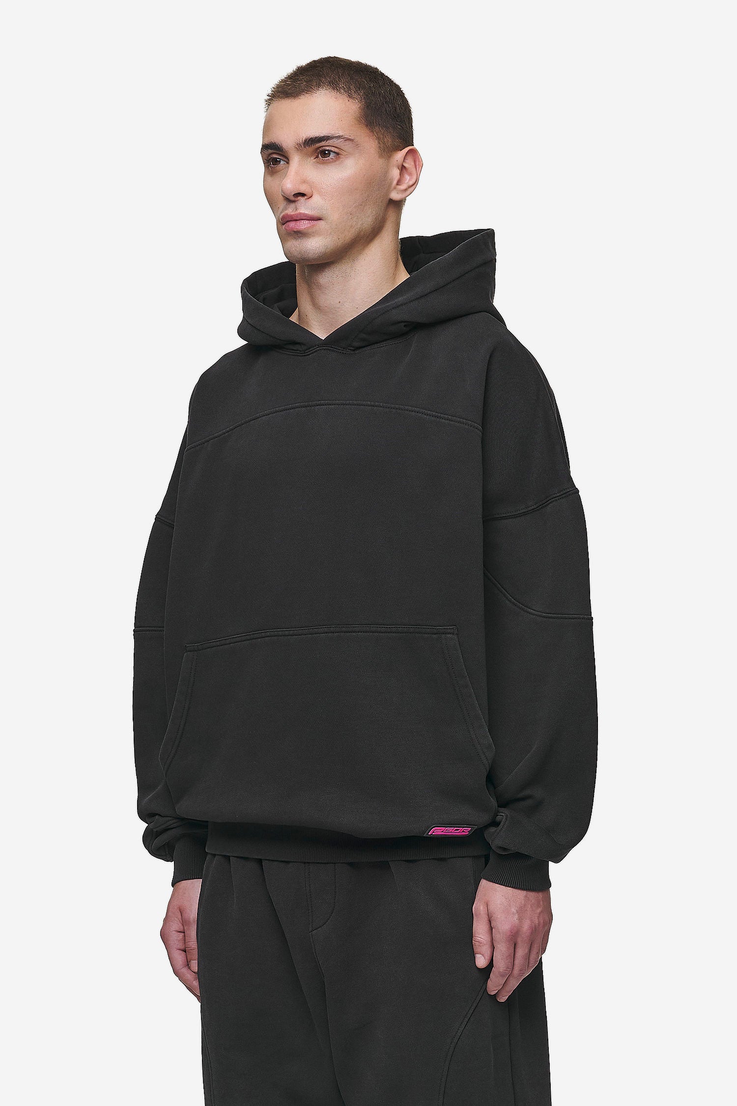 Pegador Conven Boxy Hoodie Vintage Black Seitenansicht aus der Most Alive Kollektion für Herren