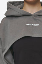 Pegador Mina Super Cropped Hoodie Washed Deep Grey Detailshot aus der Most Alive Kollektion für DaHerren