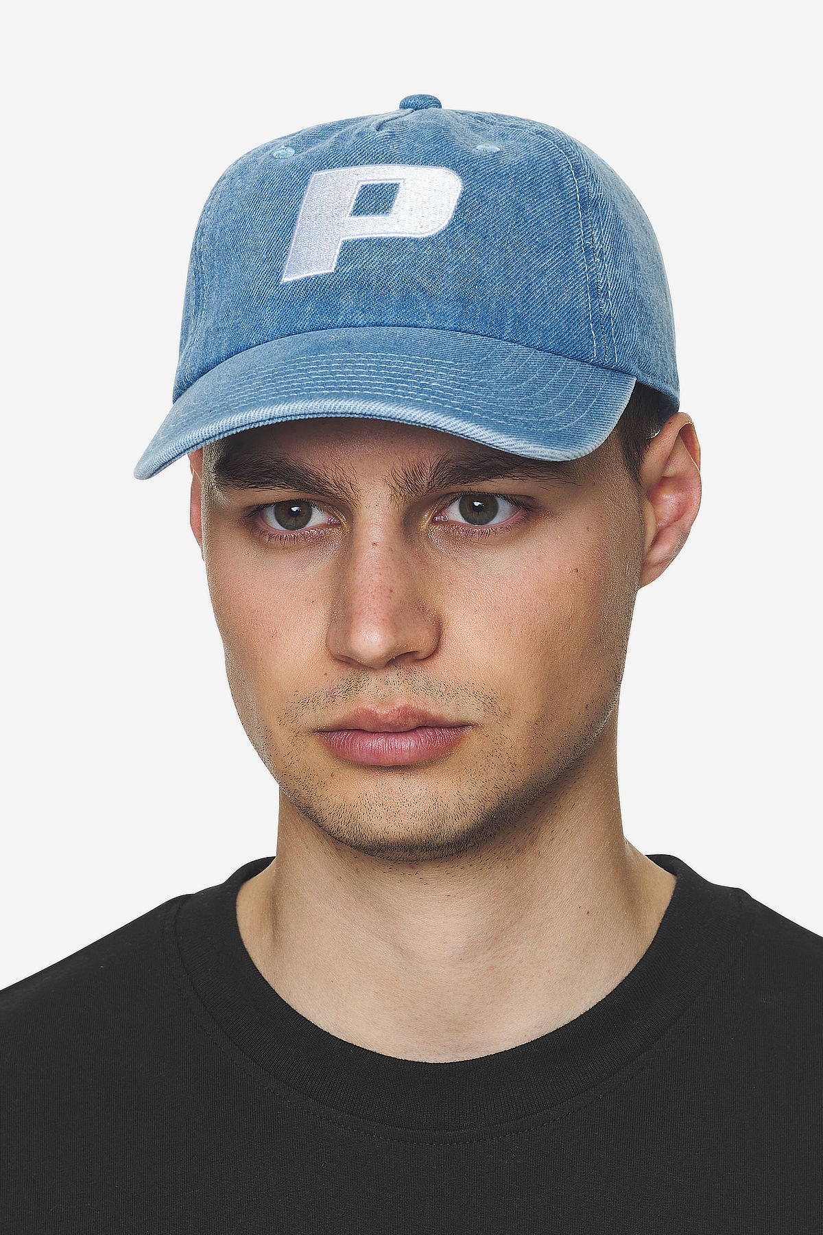 Pegador P Logo Denim Cap Baby Blue Ganzkörper Bild aus der Next Wave Kollektion für Herren