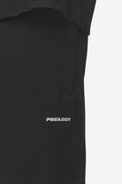 Pegador Troy Plissee Pants Black Detailshot aus der Next Wave Kollektion für Herren