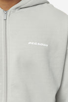 Pegador Logo Oversized Sweat Jacket Washed Pearl Grey White Gum Detailshot aus der Next Wave Kollektion für Herren