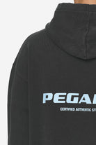 Pegador Colne Logo Oversized Hoodie Vintage Black Baby Blue Detailshot aus der Next Wave Kollektion für Herren