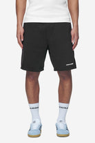 Pegador Logo Heavy Sweat Shorts Washed Black White Gum Seitenansicht aus der Next Wave Kollektion für Herren