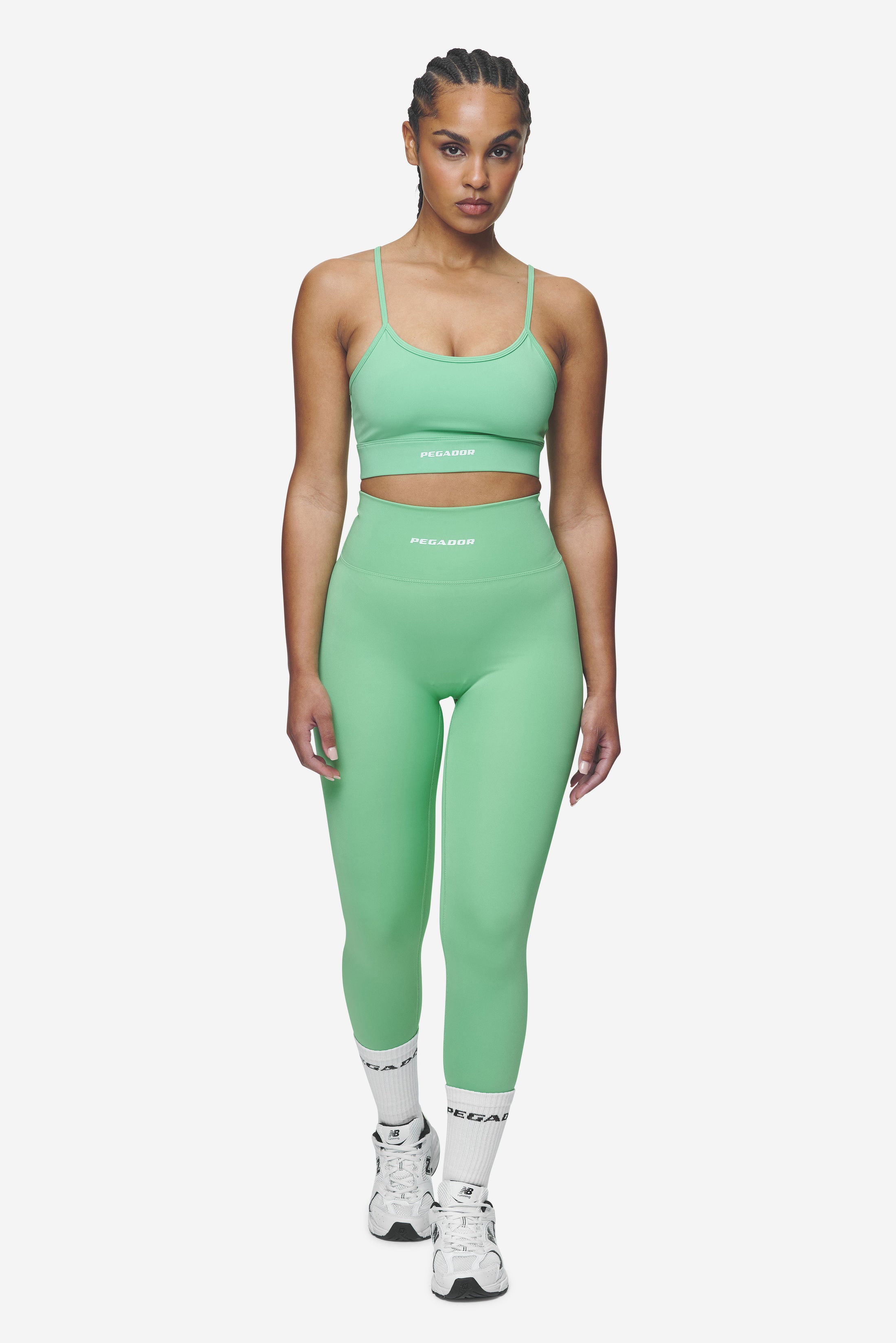 Pegador Taja Sport Bra Peppermint Green White Ganzkörper Bild aus der Next Wave Kollektion für DaHerren