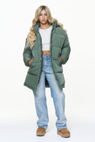 Pegador Downing Crushed Oversized Puffer Coat Garden Green Ganzkörper Bild aus der PEGADOR® Outerwear 23 Kollektion für DaHerren