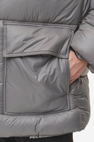 Pegador Conell Puffer Parka Rock Grey Detailshot aus der PEGADOR® Outerwear 24 Kollektion für Herren