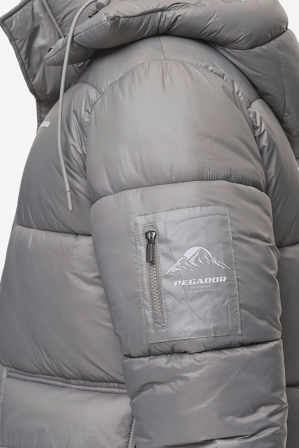 Pegador Conell Puffer Parka Rock Grey Detailshot aus der PEGADOR® Outerwear 24 Kollektion für Herren