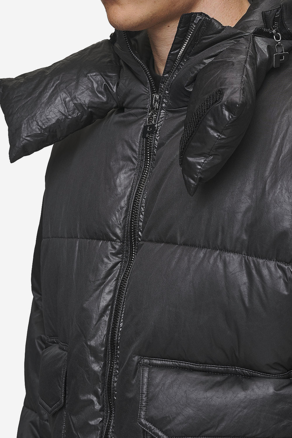 Pegador Garrick Vintage Oversized Puffer Jacket Black Detailshot aus der PEGADOR® Outerwear 24 Kollektion für Herren