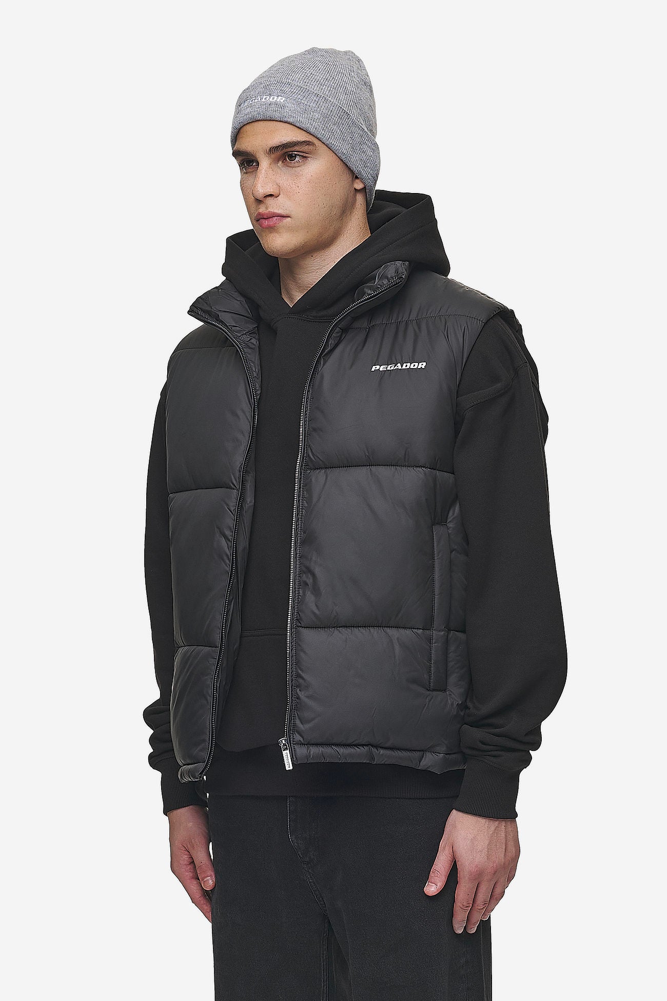 Pegador Landin Puffer Vest Black White Gegenansicht aus der PEGADOR® Outerwear 24 Kollektion für Herren