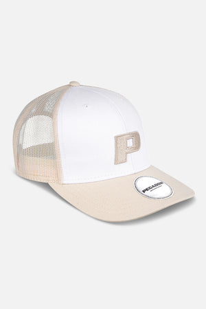 Pegador P Logo Baseball Trucker Cap White Desert Sand Hauptansicht aus der Never Too Late Kollektion für Herren