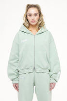 Pegador Hills Cropped Zip Hoodie Vintage Washed Milky Green Hauptansicht aus der Trust The Process Kollektion für DaHerren